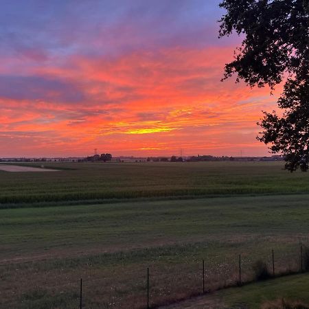 B&B Op De Brabantse Wal Halsteren Exteriör bild