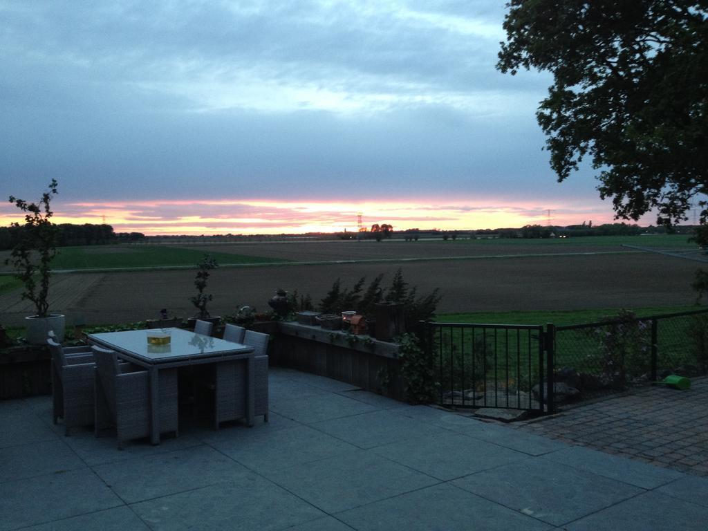 B&B Op De Brabantse Wal Halsteren Exteriör bild