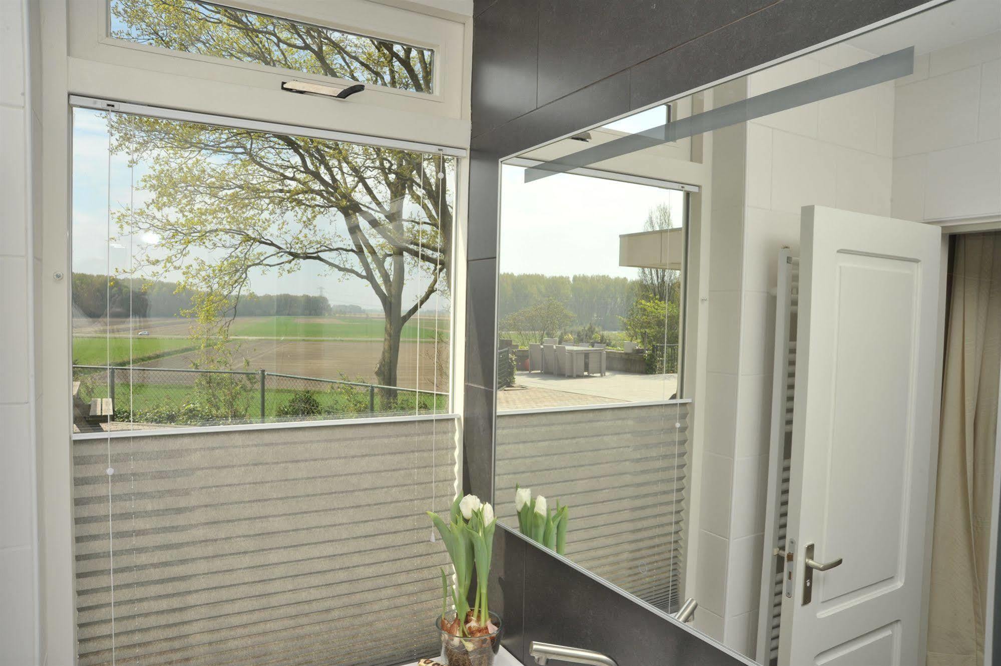 B&B Op De Brabantse Wal Halsteren Exteriör bild