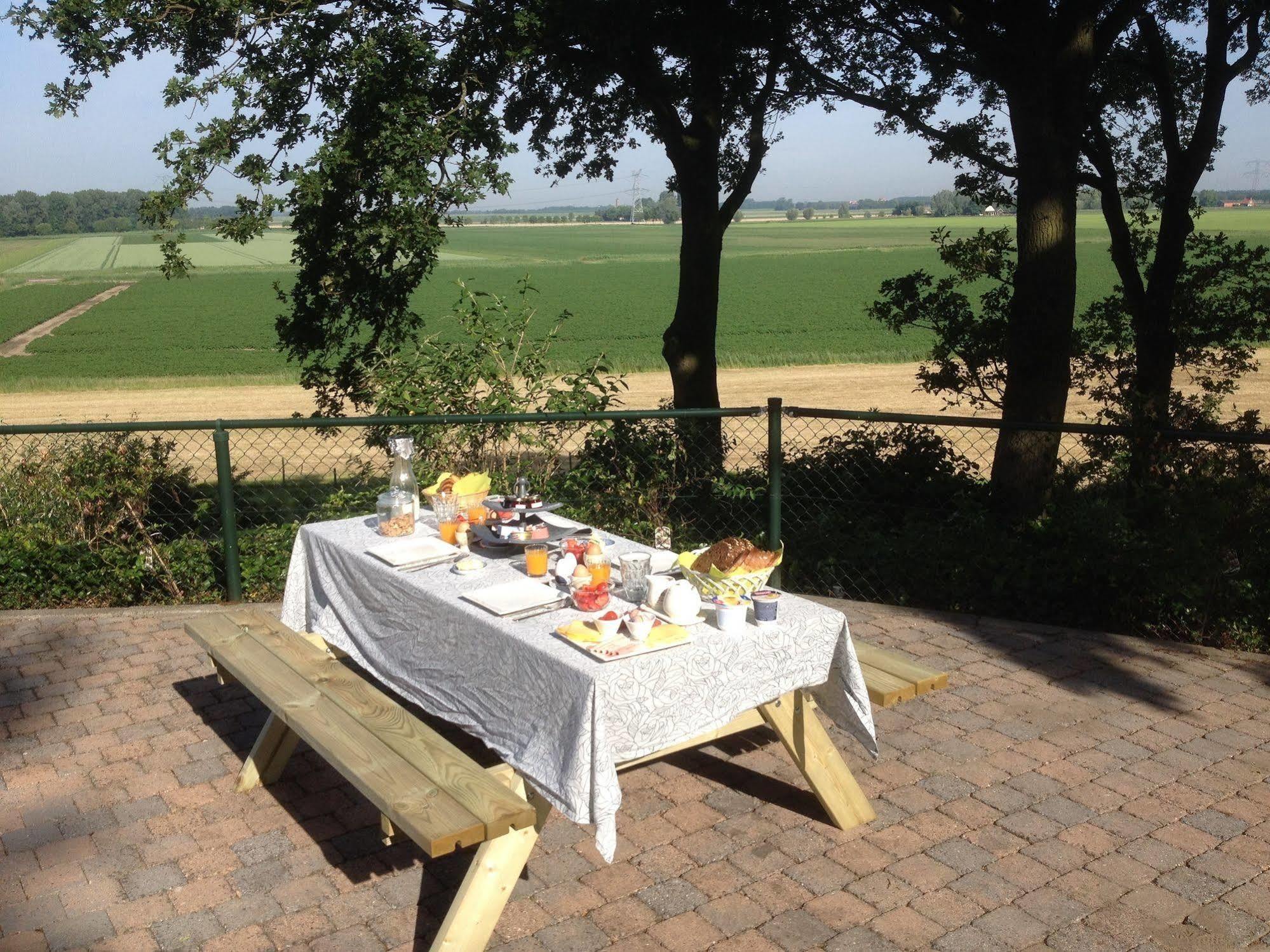 B&B Op De Brabantse Wal Halsteren Exteriör bild