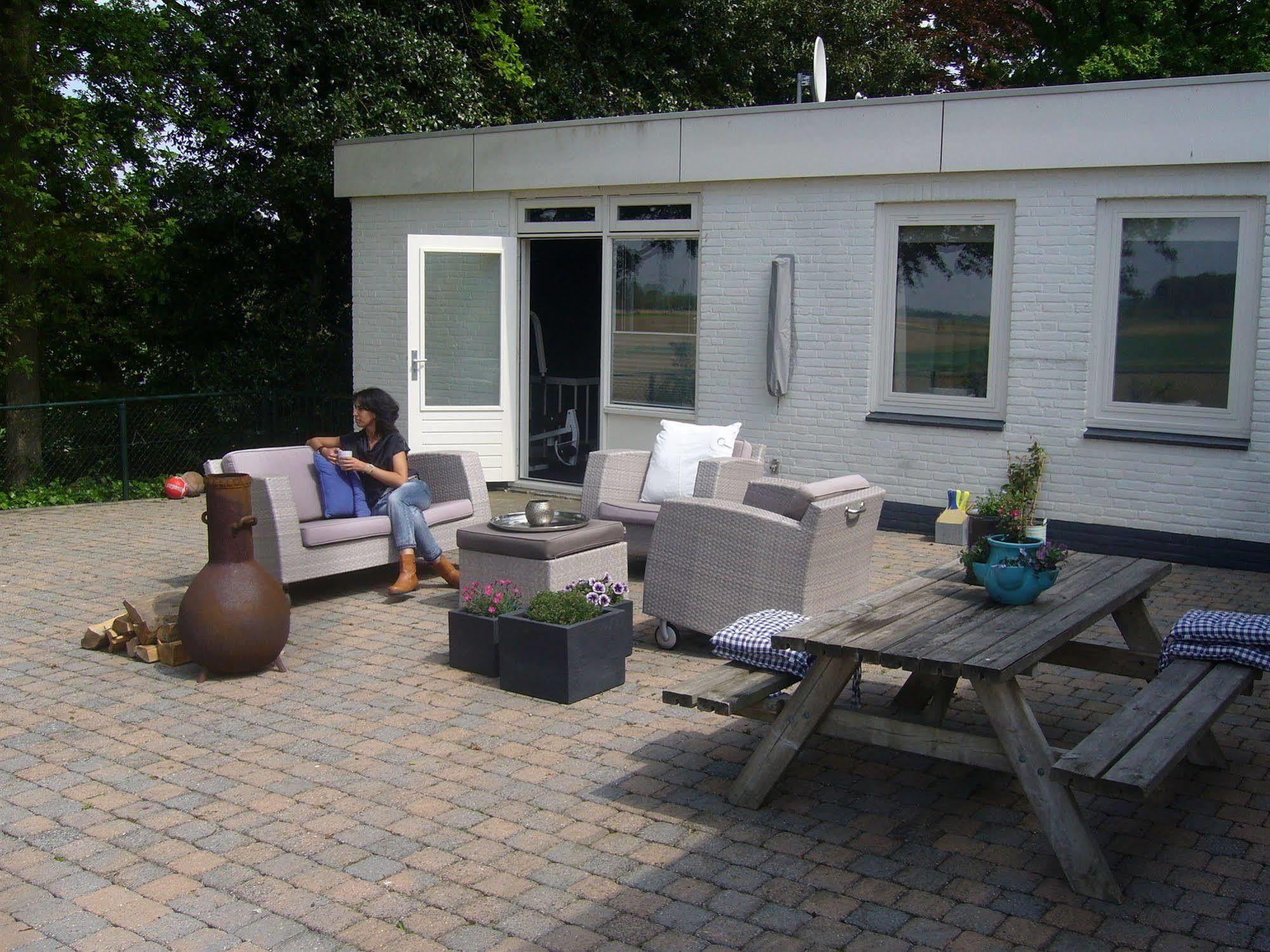 B&B Op De Brabantse Wal Halsteren Exteriör bild