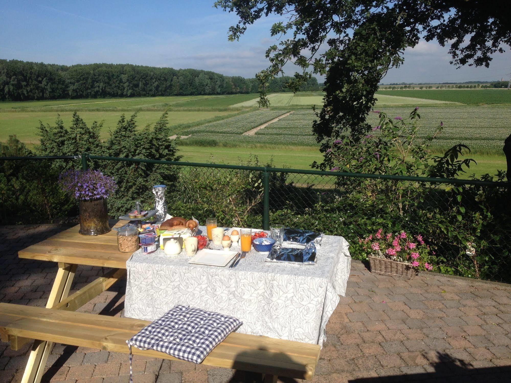 B&B Op De Brabantse Wal Halsteren Exteriör bild
