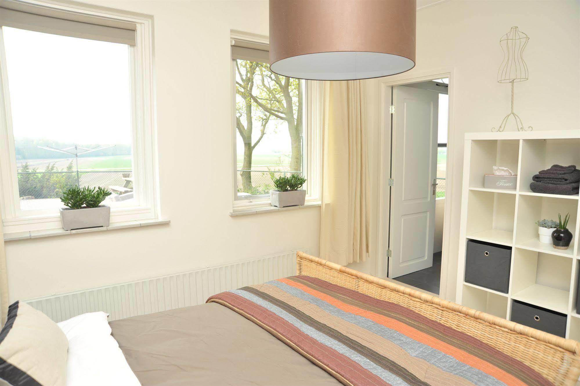 B&B Op De Brabantse Wal Halsteren Exteriör bild