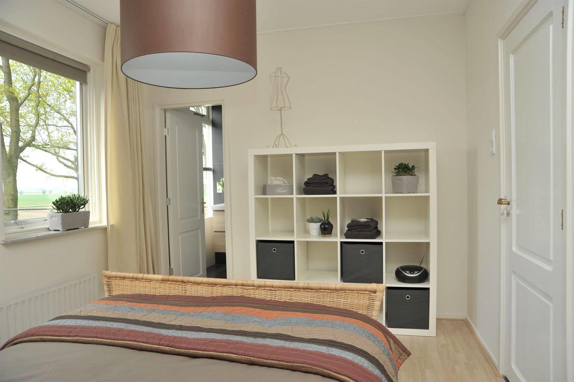 B&B Op De Brabantse Wal Halsteren Exteriör bild